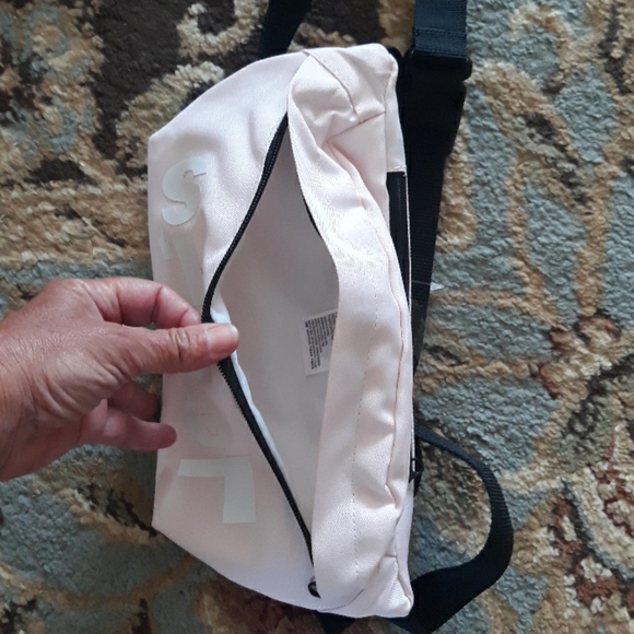 8x*Host Pick*Levi's cute fanny pack - Picture 8 of 12